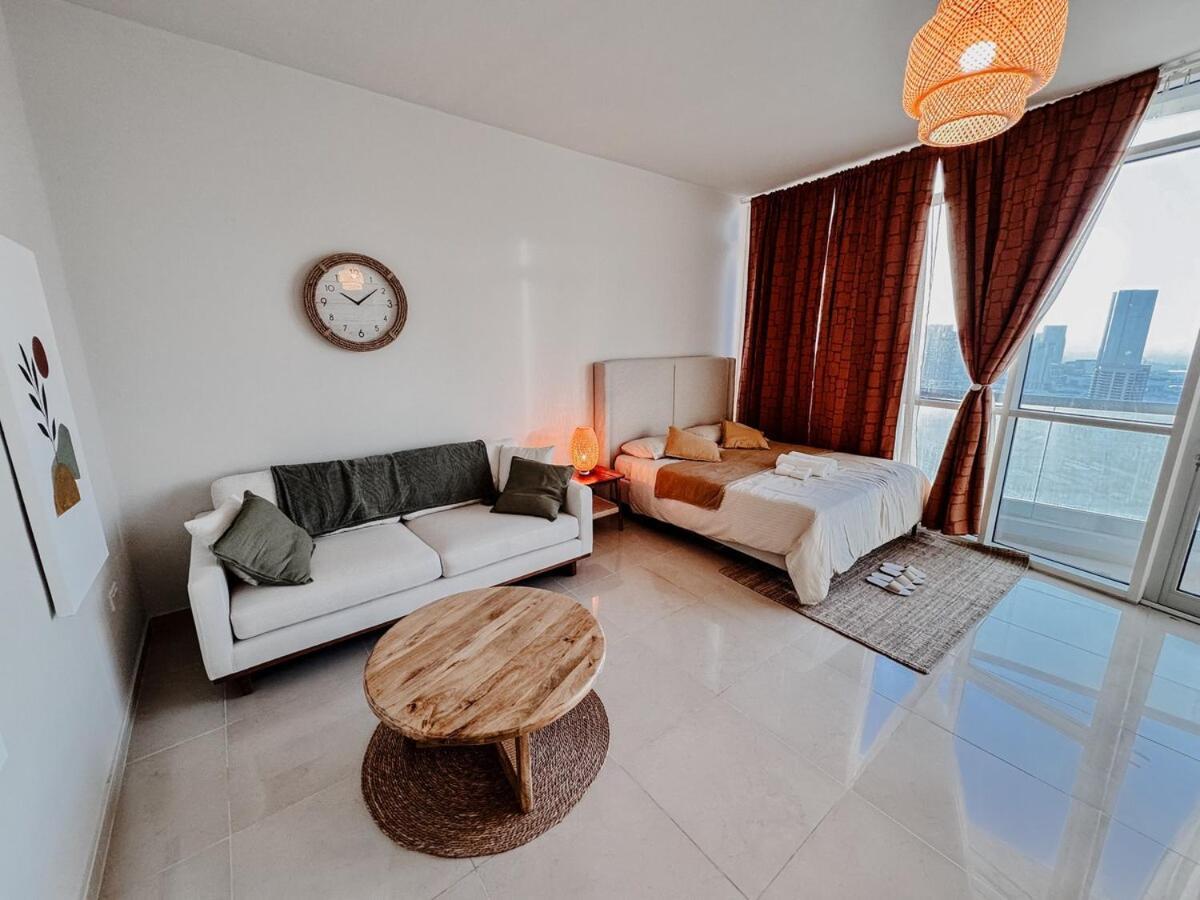 Boho Chic Studio, Pool & Gym * Abu Dhabi