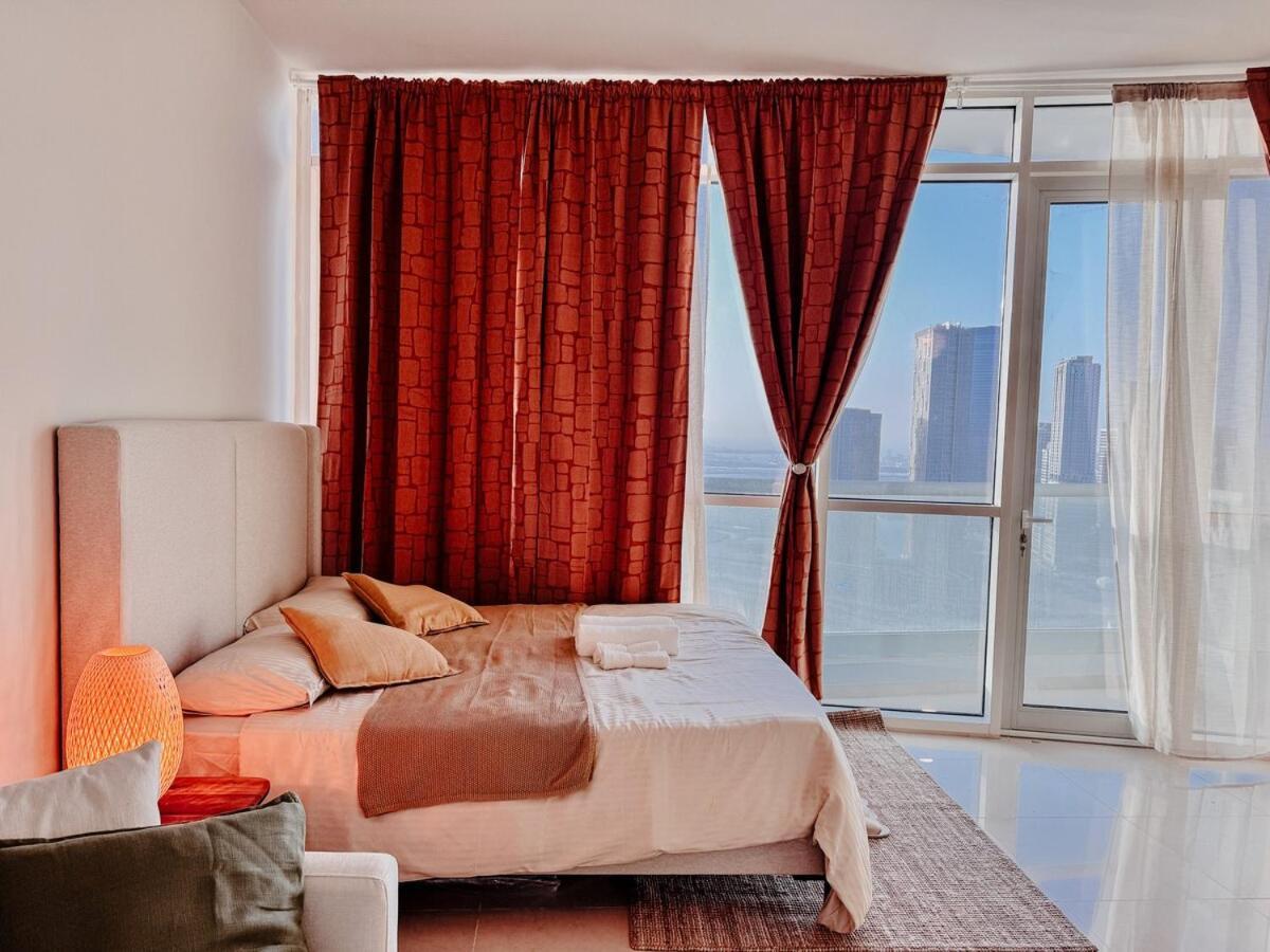 Boho Chic Studio, Pool & Gym Apartment