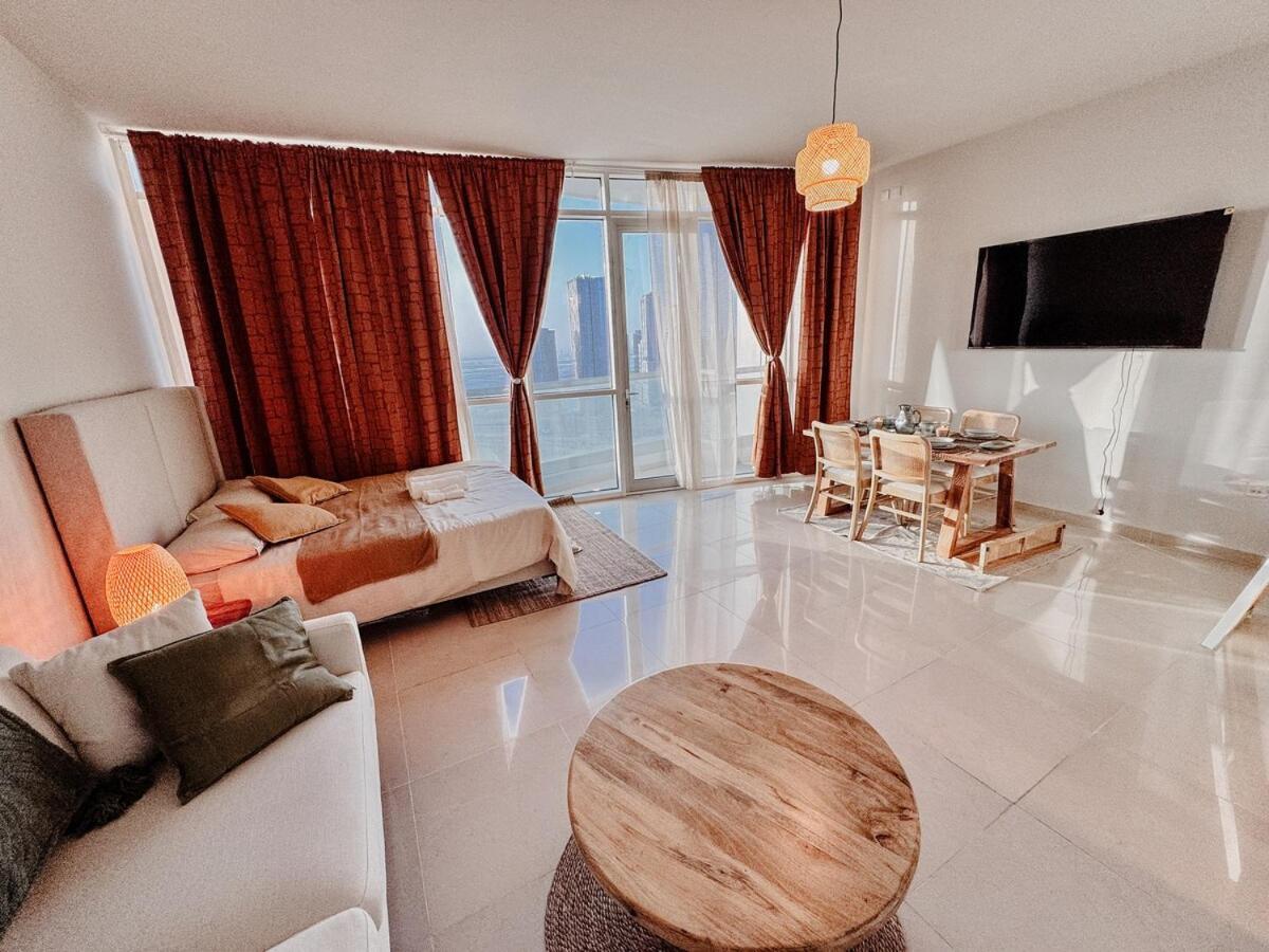 Boho Chic Studio, Pool & Gym Apartment Abu Dhabi