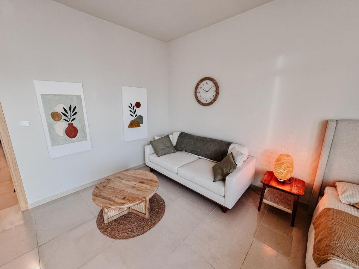 Apartment Boho Chic Studio, Pool & Gym Abu Dhabi