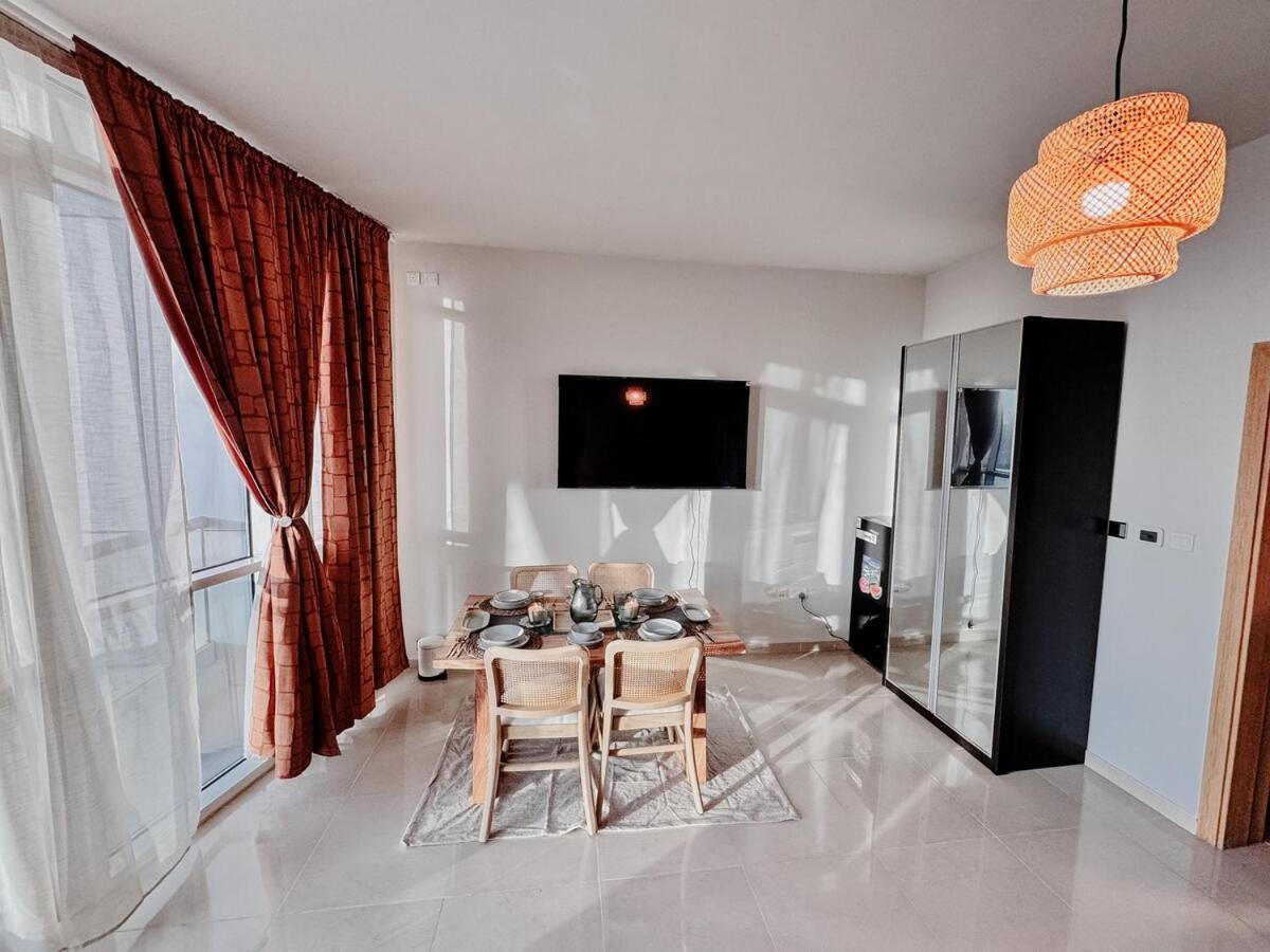 Apartment Boho Chic Studio, Pool & Gym Abu Dhabi